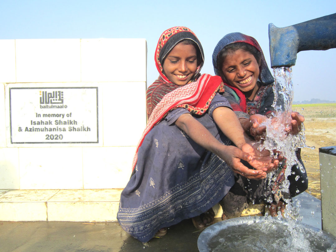 Water well in Pakistan Jumu Mallah village in Sindh