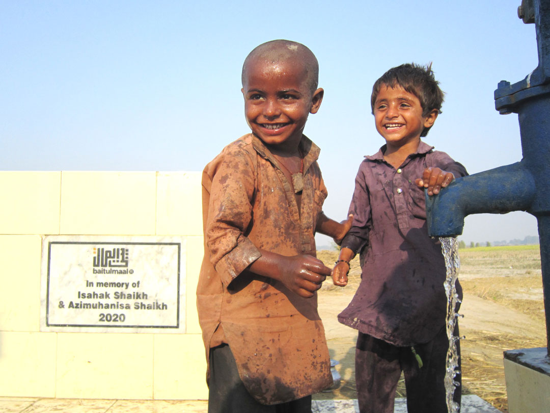 Water well in Pakistan Jumu Mallah village in Sindh