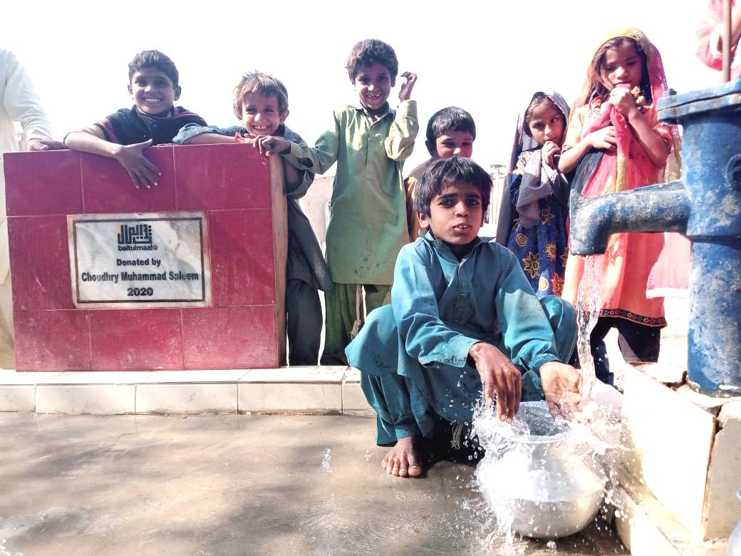 Water well in Pakistan Patail Muhammad Qasim Mallah village in Sindh