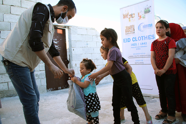 Eid Clothes, Zakat Bring Joy to Displaced Syrians