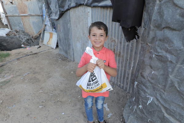 Palestinian Families Receive Fresh Meat for 20,640 Meals