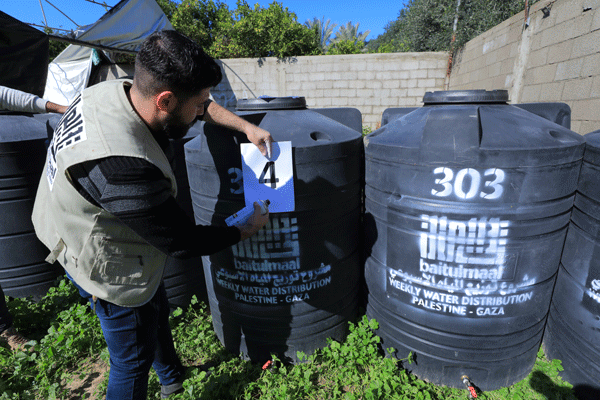 20,000 Palestinians Benefit from Clean Water Tanks in Gaza