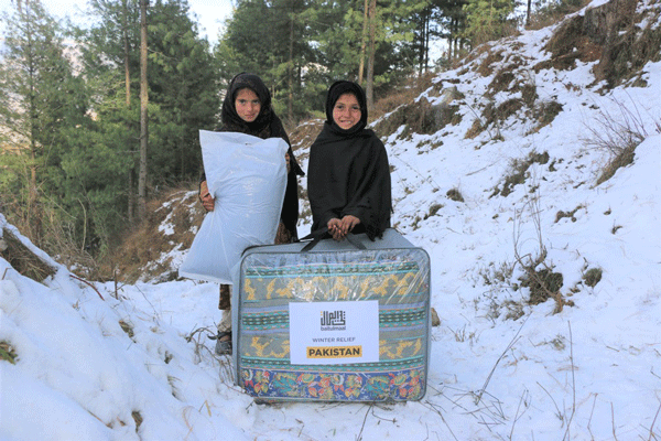 8,000 Pakistanis Receive Winter Supplies