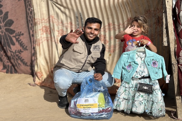 Baitulmaal Distributes Clothing to 500 Children in Gaza